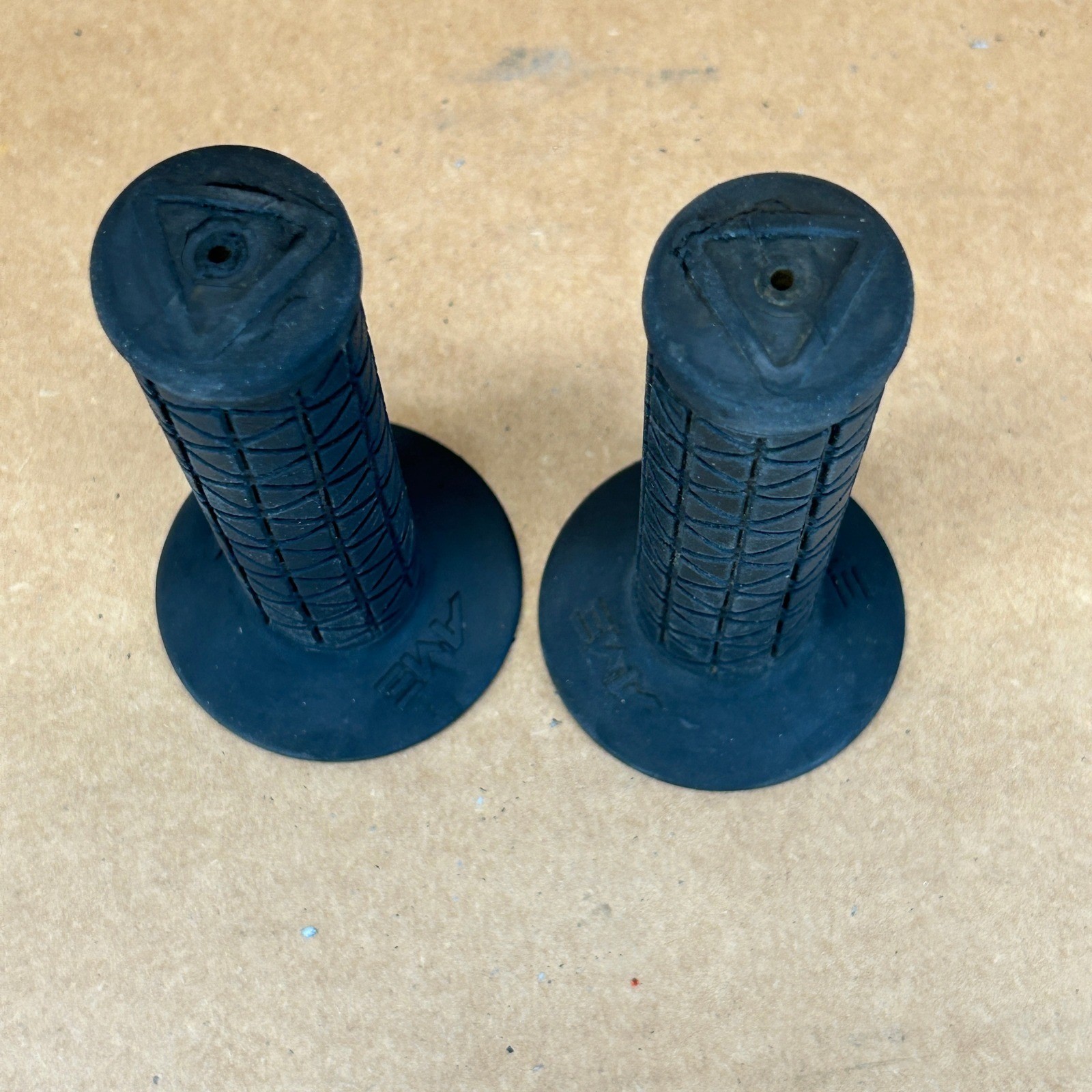 VTG Old School AME Triangle Pattern Handlebar Grips Black BMX MX Pair 4.75 Inch