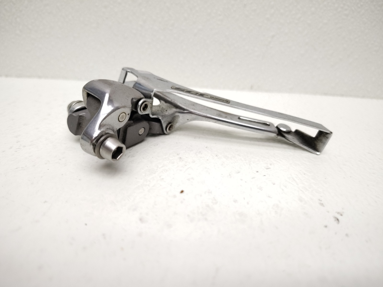 SHIMANO 105 FRONT DERAILLEUR MODEL FD 5700