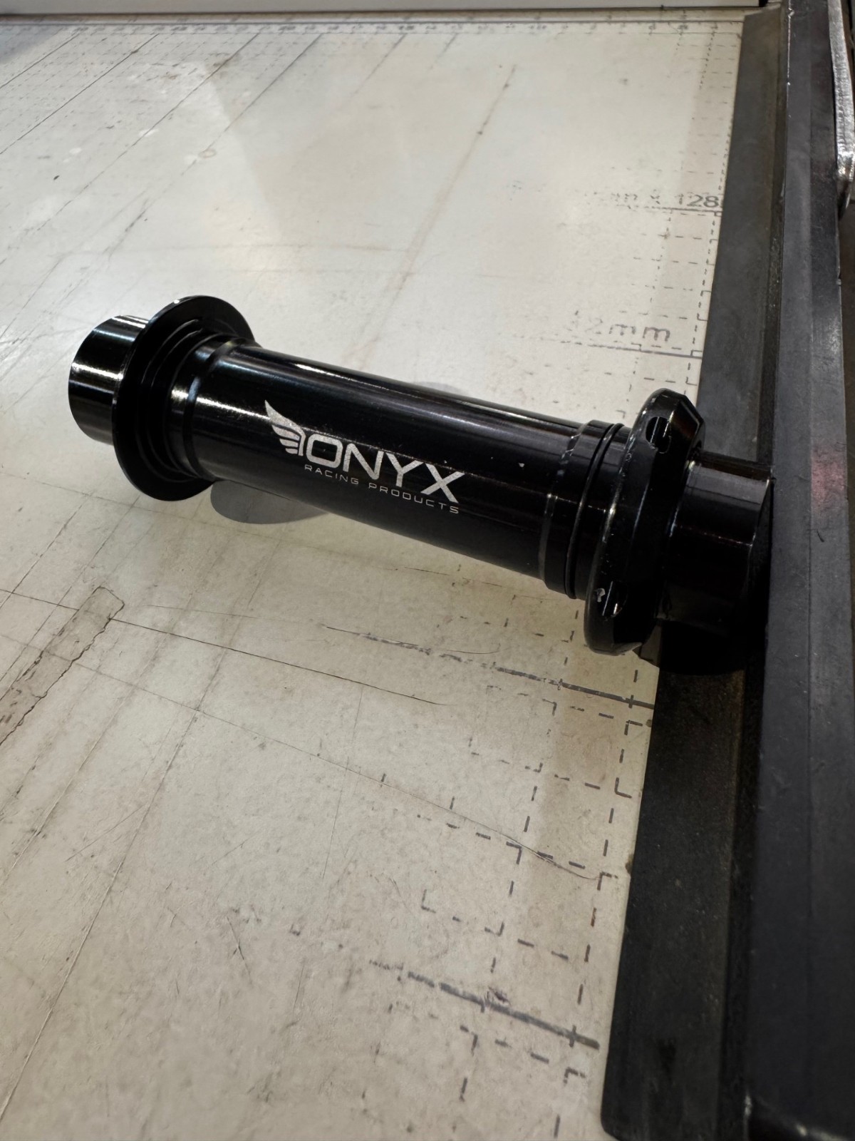Onyx Classic 20×110 Boost axle/ Pinch nut