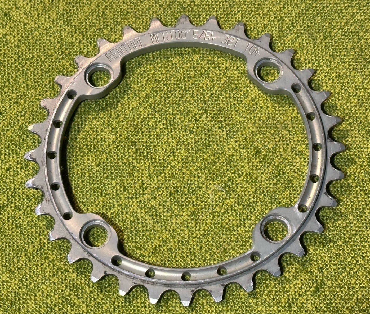 32T RENTHAL MCR100 5/64 104BCD Gold-Tone CHAINRING