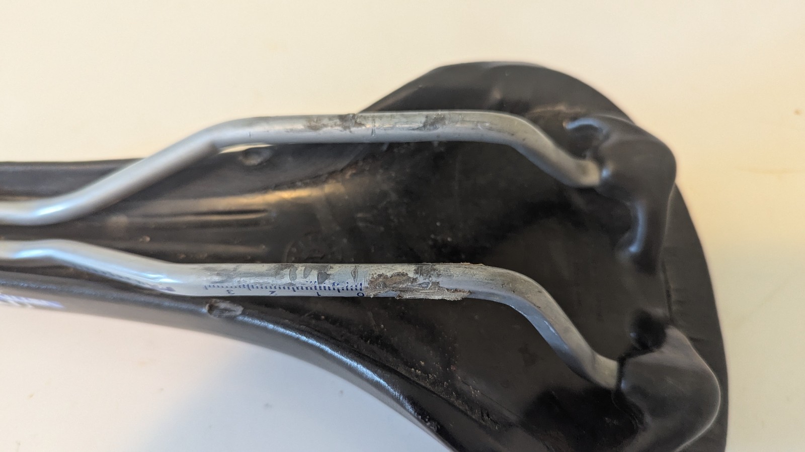 Vetta TT TriShock Saddle with Manganese Rails, Black, Vintage