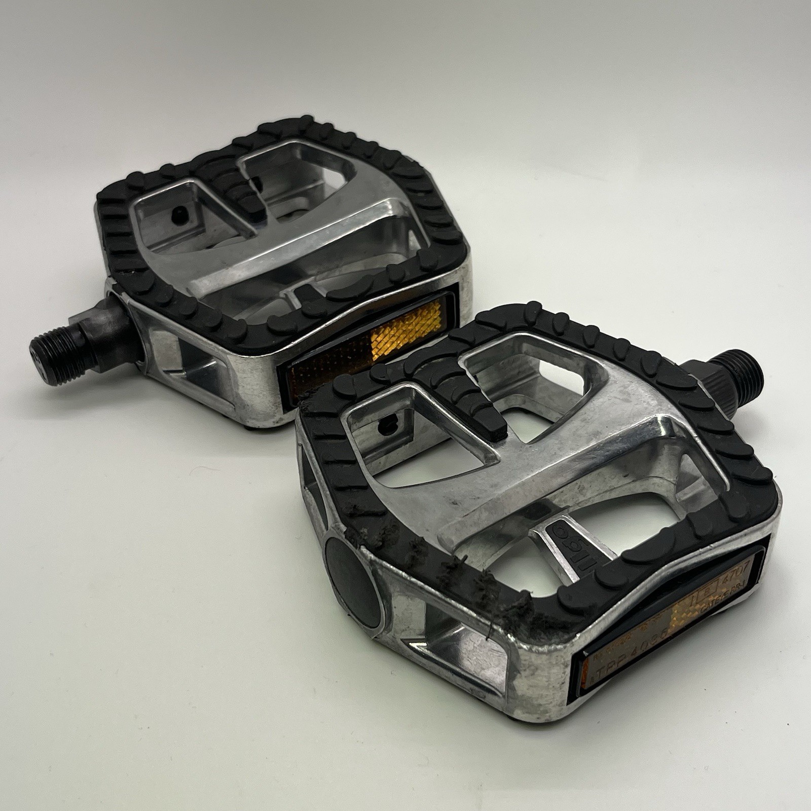 WELLGO LU-214 Pedals, 9/16″ Aluminum XLarge Platform Anti-Slip **FAST SHIPPING**