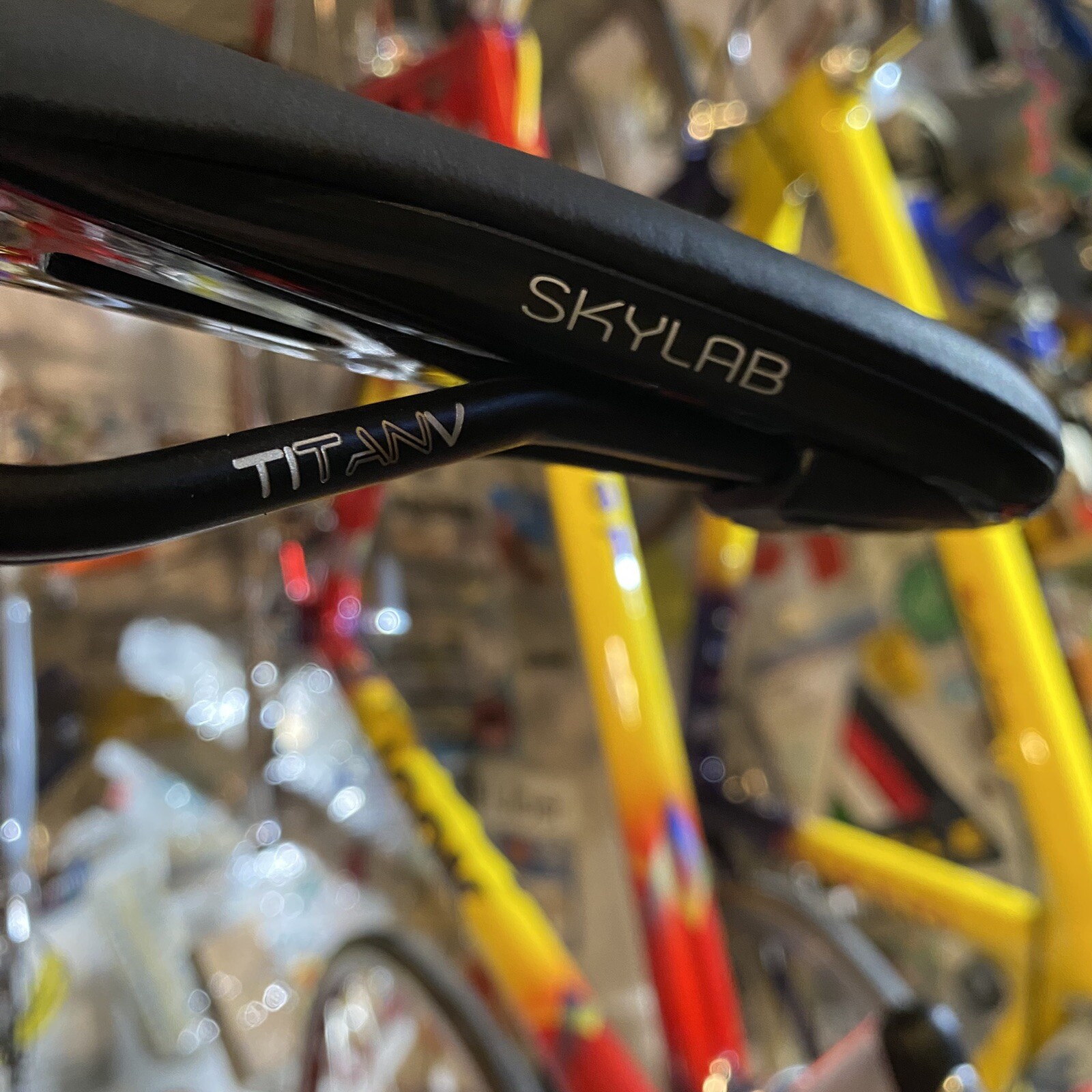 ASTUTE SKYLAB TITAN V SADDLE – MADE IN ITALY – NEW TAKE OFF – MOUNTAIN ROAD BIKE