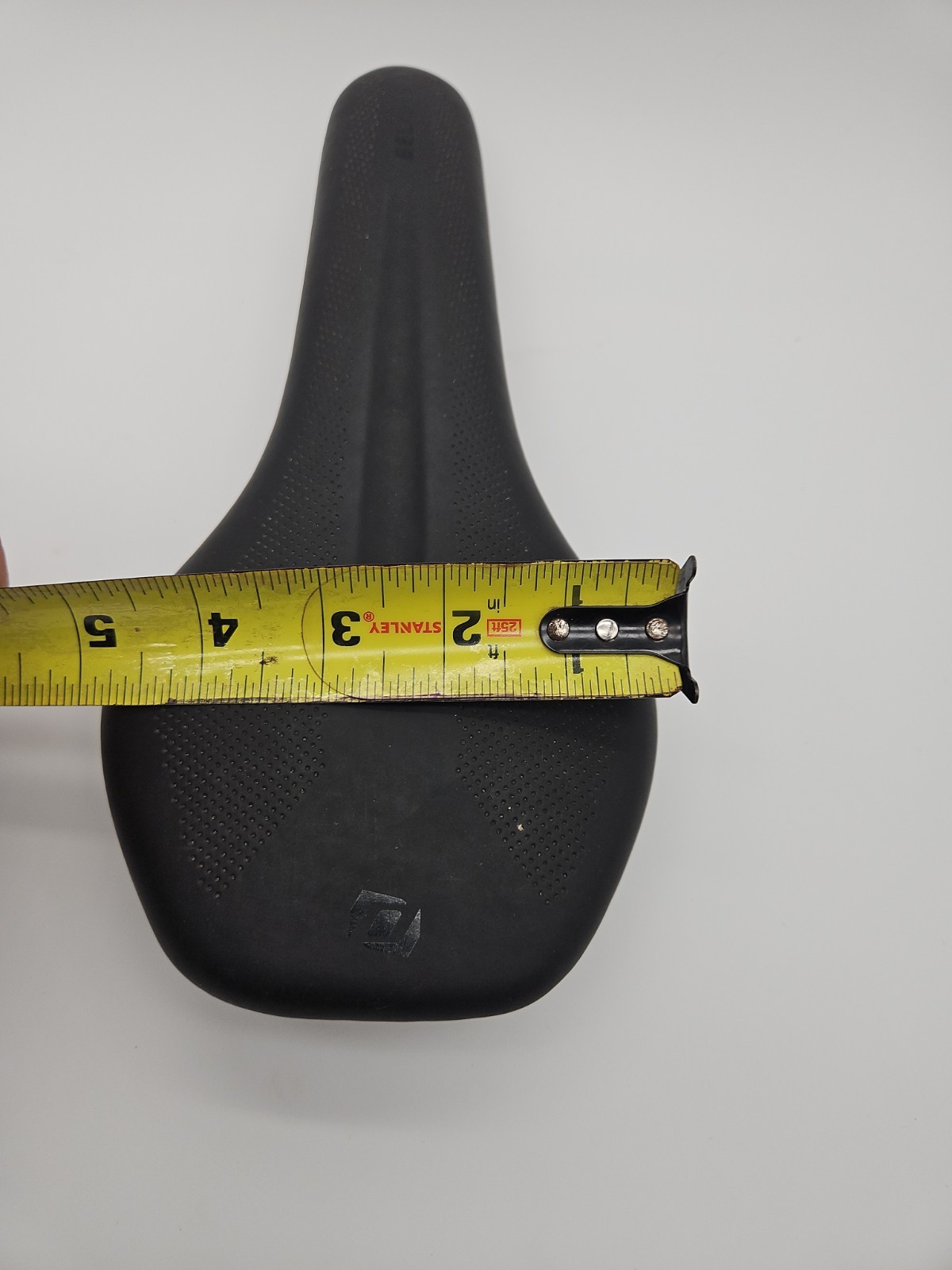 Synchros Belcarra VL-3532 Mountain Bike Road Bike Saddle Steel Rail Performance