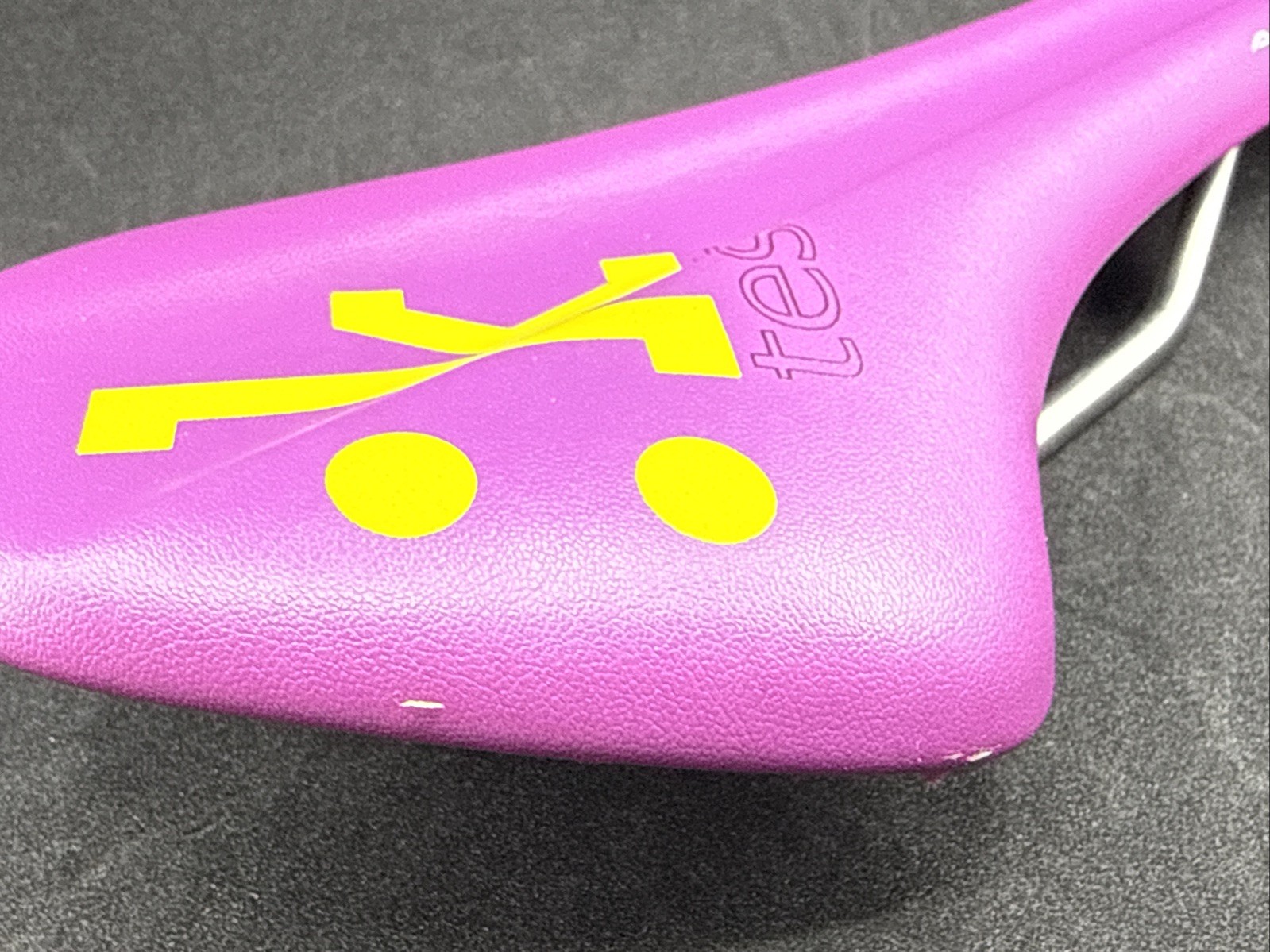 fi:zi’k Antares VS TEST Purple 142mm K:ium Rail Saddle EXCELLENT USED