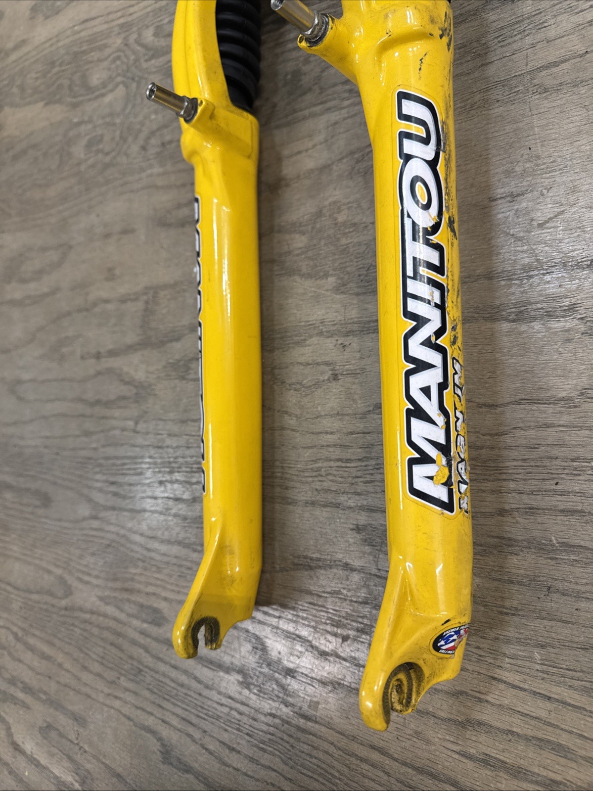 Manitou Magnum R 63mm 26” Mountain Bike Fork 1-1/8” Black Rim/Disc Brake 1999