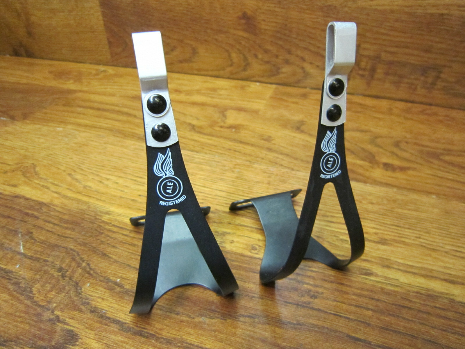 NOS ALE TOE CLIPS – MATTE BLACK ANODIZED ALLOY – MEDIUM – 97 L.D.
