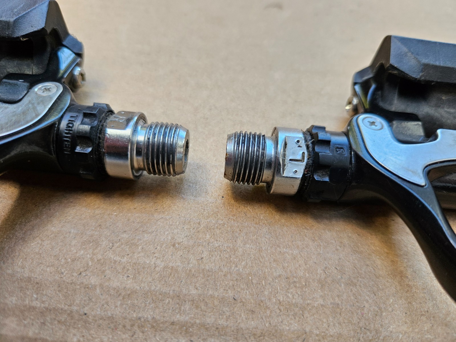 Shimano 105 PD-5610 Clipless Road Bike Pedals Left + Right Set Black