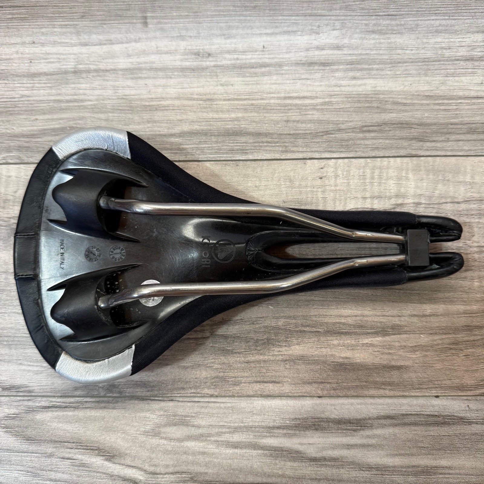 Koobi Tri Stratus Gel Saddle 155 Manganese Rails