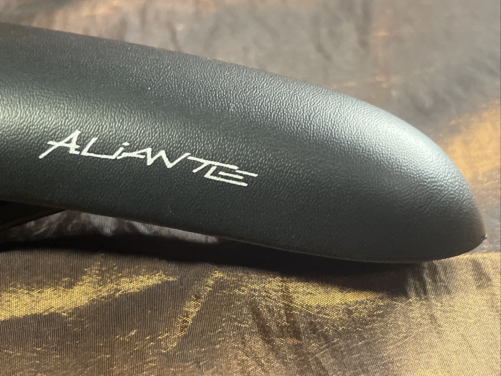 Fizik Aliante 3 SPINE CONCEPT Black Railed Saddle LARGE 245g