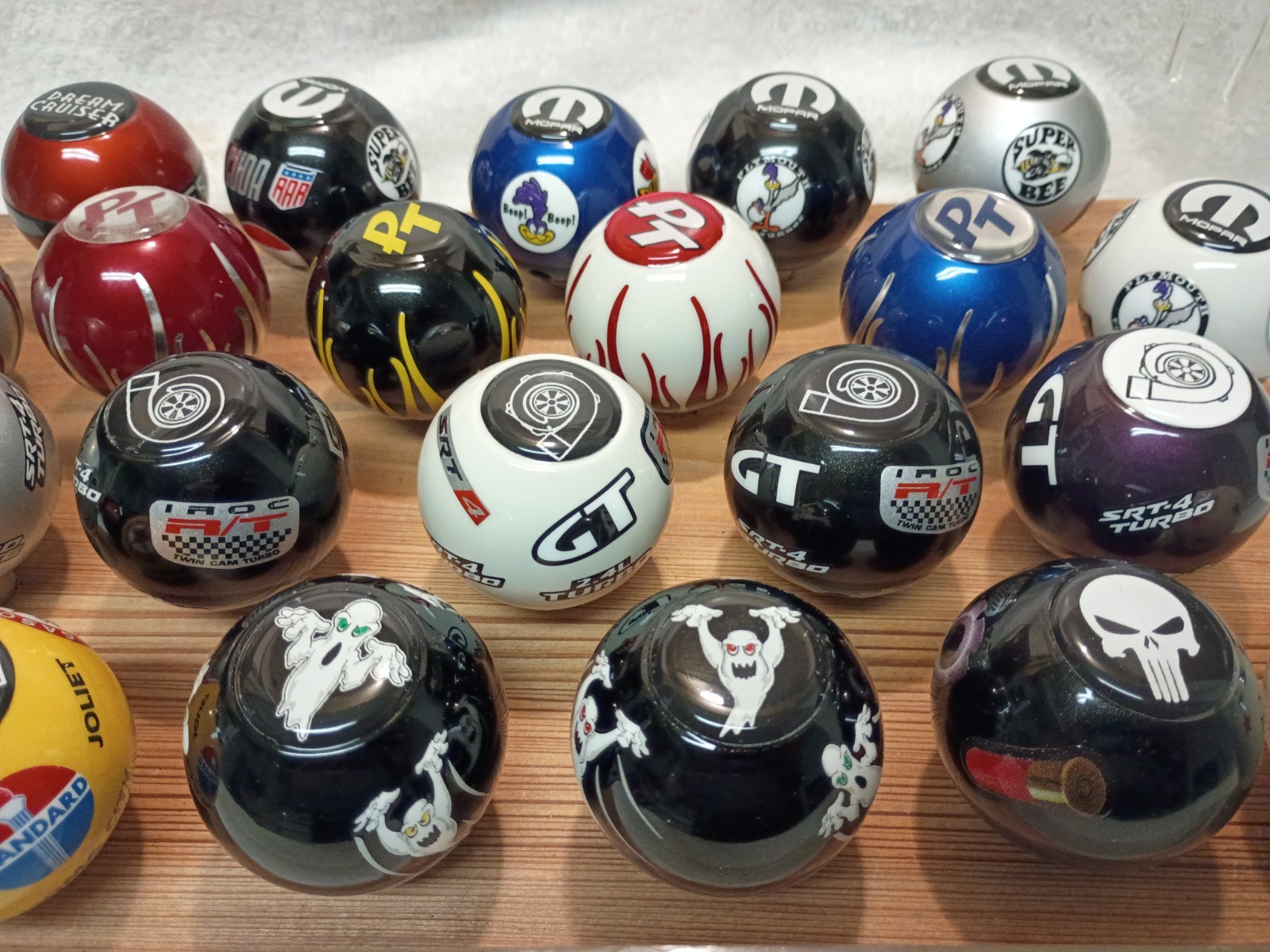 Lot Of 22 Custom Round Ball Gear Shift Knobs. Resin? Non-Threaded. Gr8t Mix!!