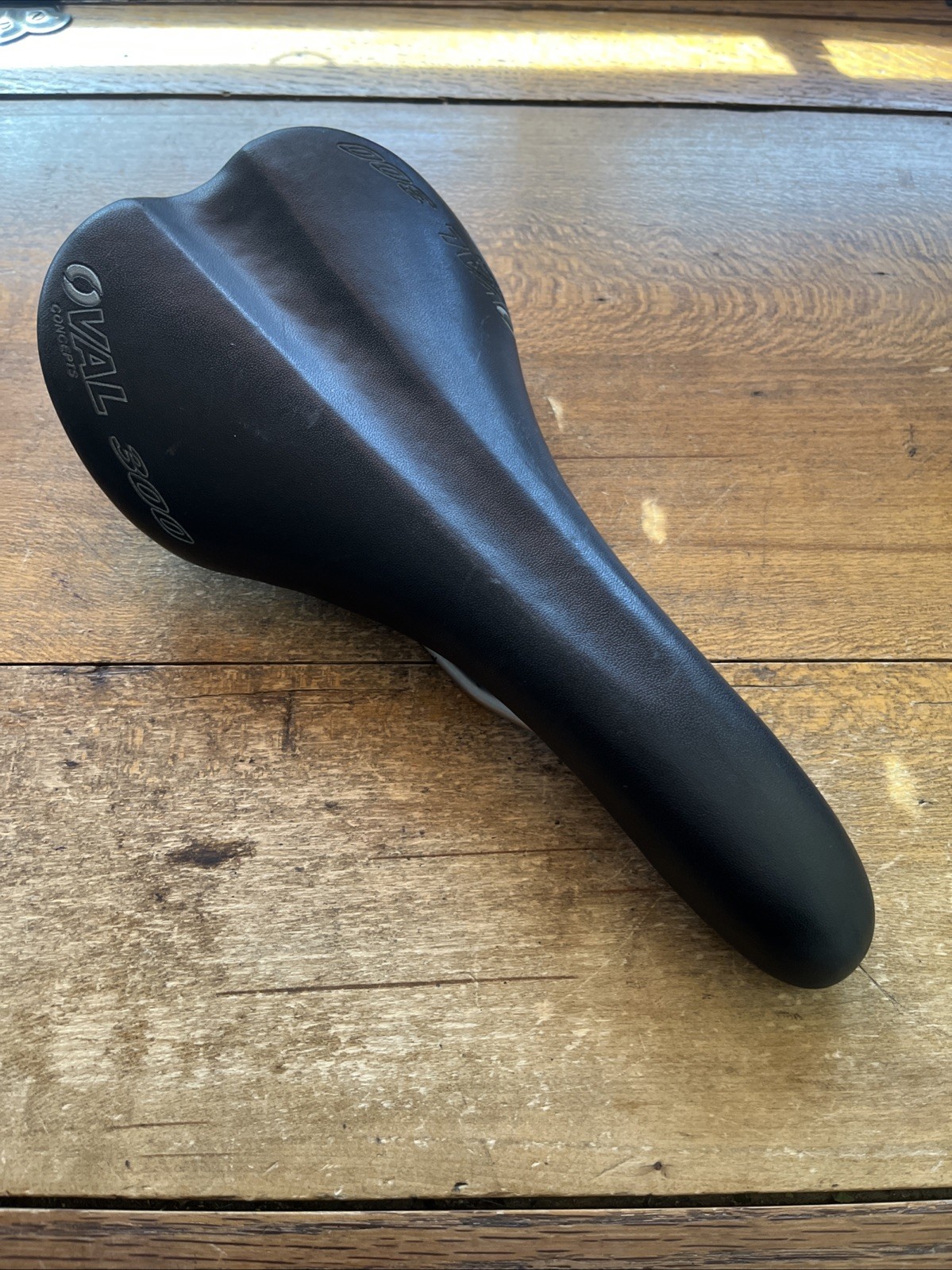 Vintage Oval Concepts 300 Saddle 282 mm Length 138 Width Road Hybrid