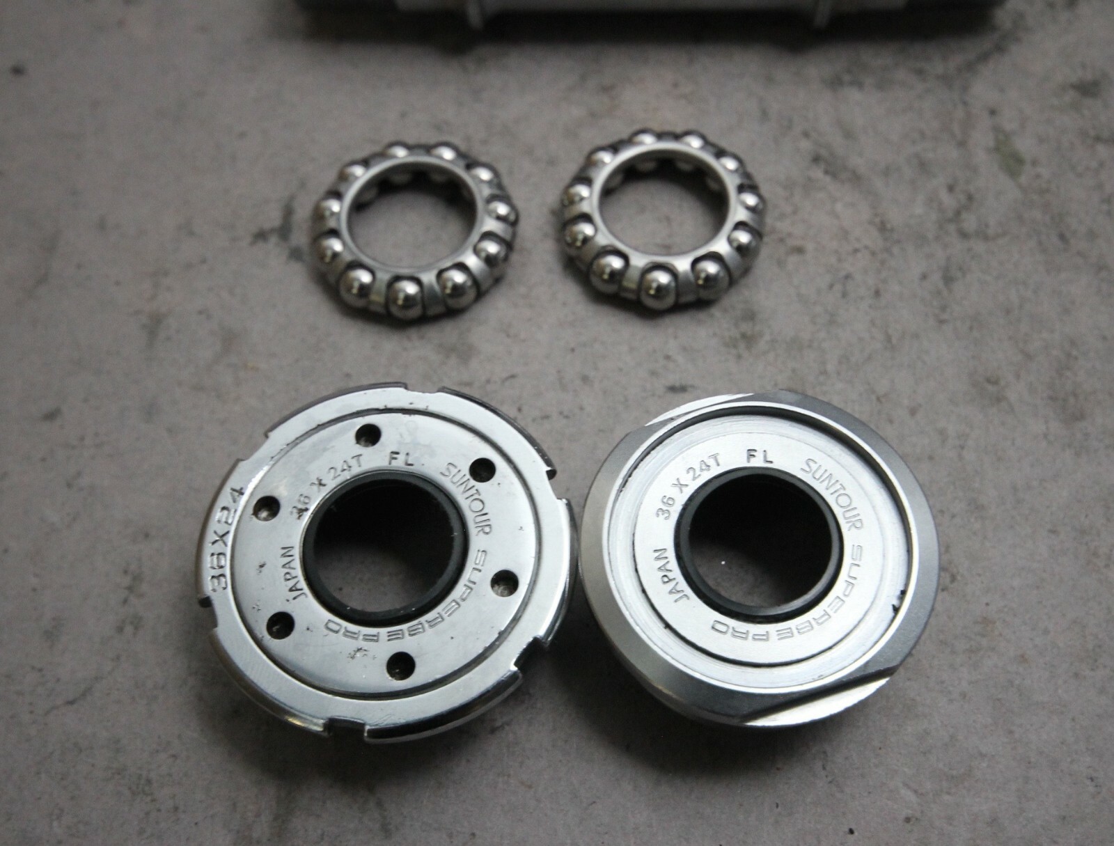 Suntour Superbe Pro BB SB10 I Bottom Bracket / 114.5 mm / 70mm / 36x24T ITA