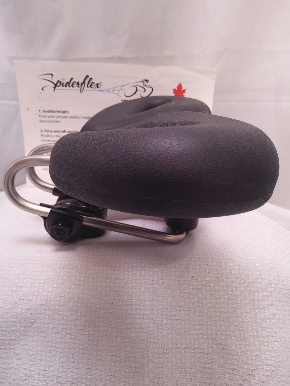 Bicycle Seat, Pain-free riding! Mfg by Spyderflex. Noseless, Hornless Style)