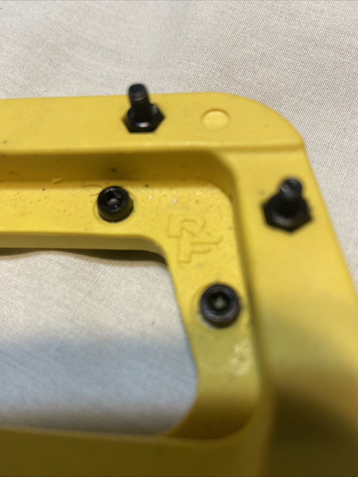 Race Face Chester Composite (R)Pedal (1/2-set ) 9/16″ – Yellow Replacement Pc.
