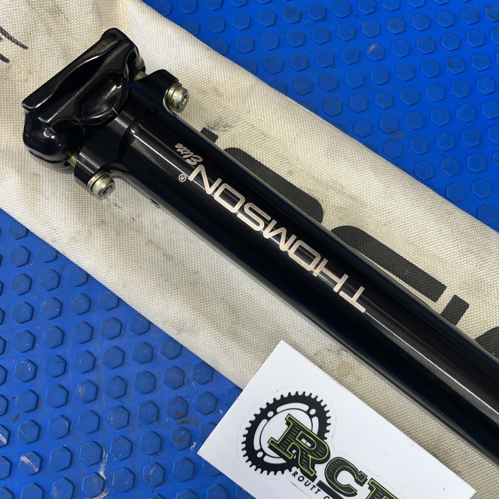 Thomson Elite Seatpost 30.9mm 367mm Long 0mm Offset 7x7mm Round Rails Black