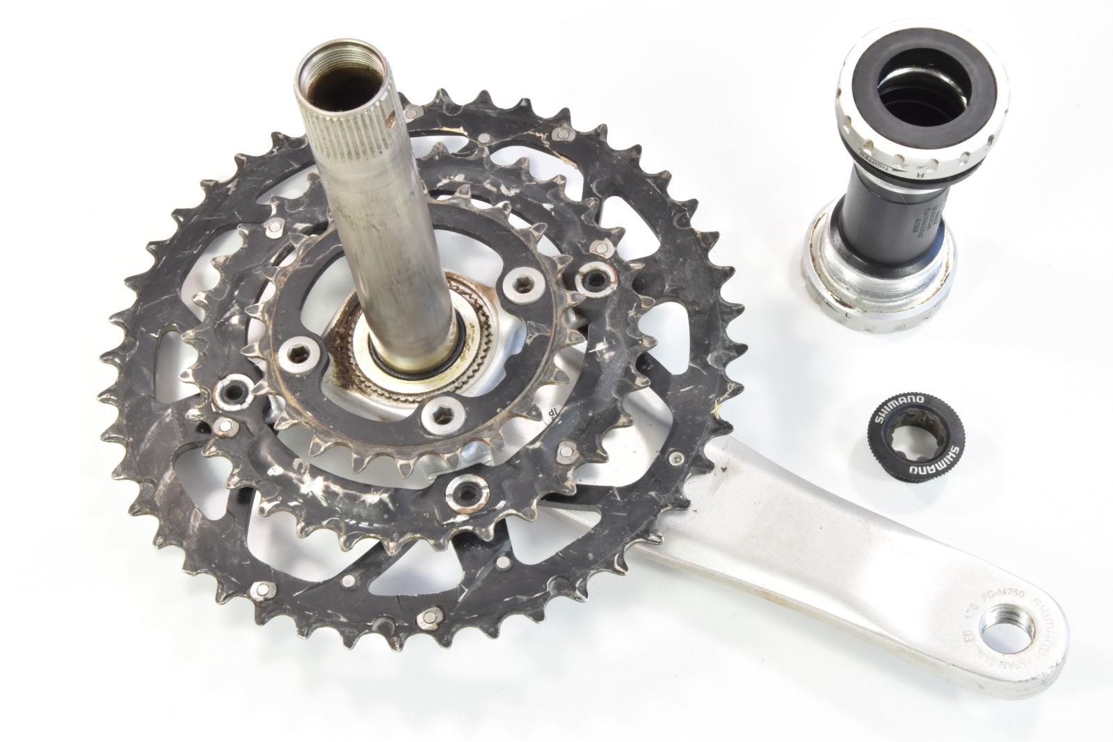 Shimano Deore XT FC-M760 triple crankset chainrings 22-32-44 bottom bracket 9spd