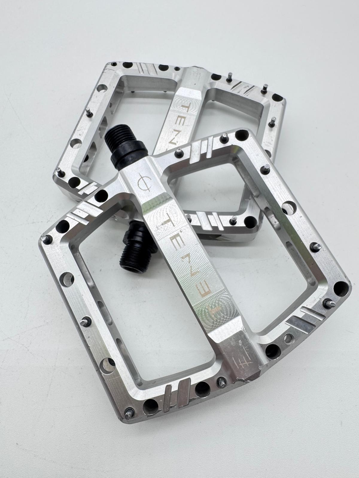 Tenet Occult V2 Flat Platform Pedals, Silver