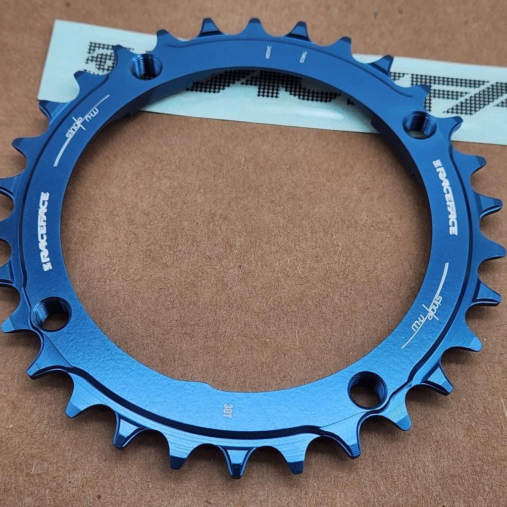 RaceFace Narrow Wide Bicycle Chainring 104mm BCD 30-Tooth Blue NO PACKAGING