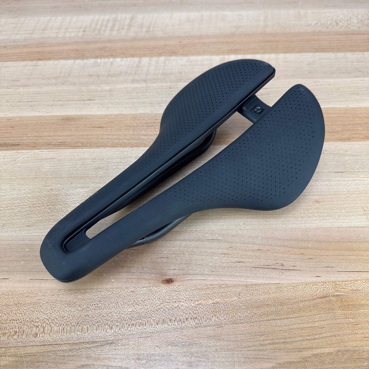 New Takeoff! Bontrager Aeolus Pro 7x10mm Carbon Rails 155mm Saddle MSRP $260