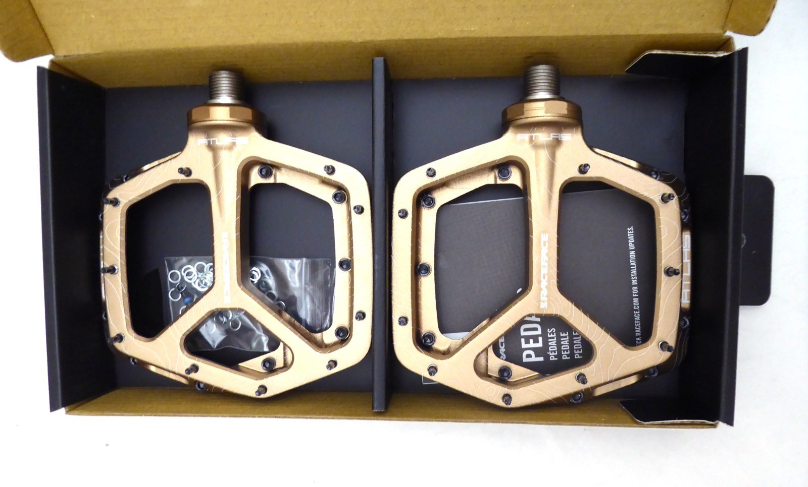 Race Face Atlas Pedal Set – Kashmoney Gold