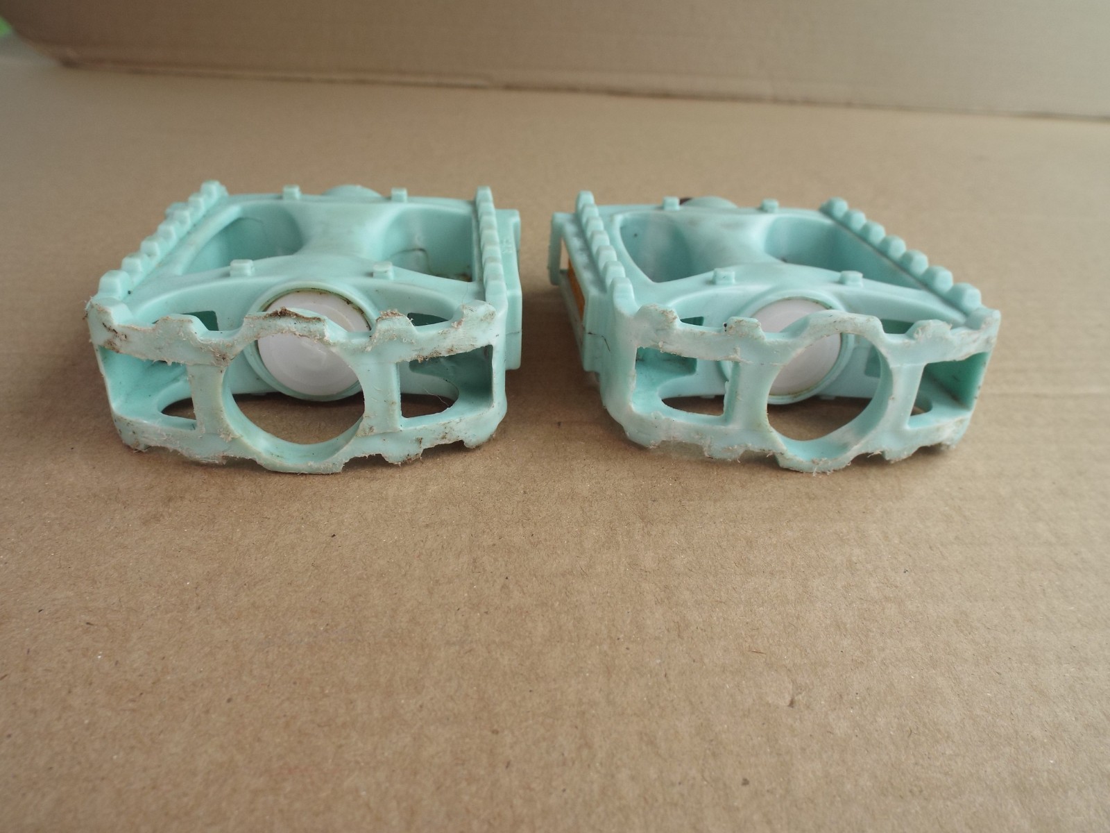 BMX Pedals 1/2” Aqua in Color HF-878 From 20″ Bicycle Work Well! (Pls Read)