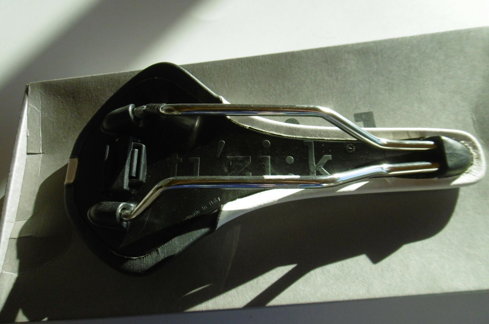 Fizik Antares Kium Saddle 185g Handmade In Italy Black/White New