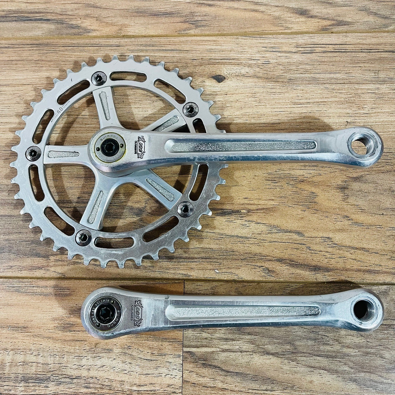 Vintage Shimano 600 Arabesque Crankset 170 40T One Key Crank Bolts