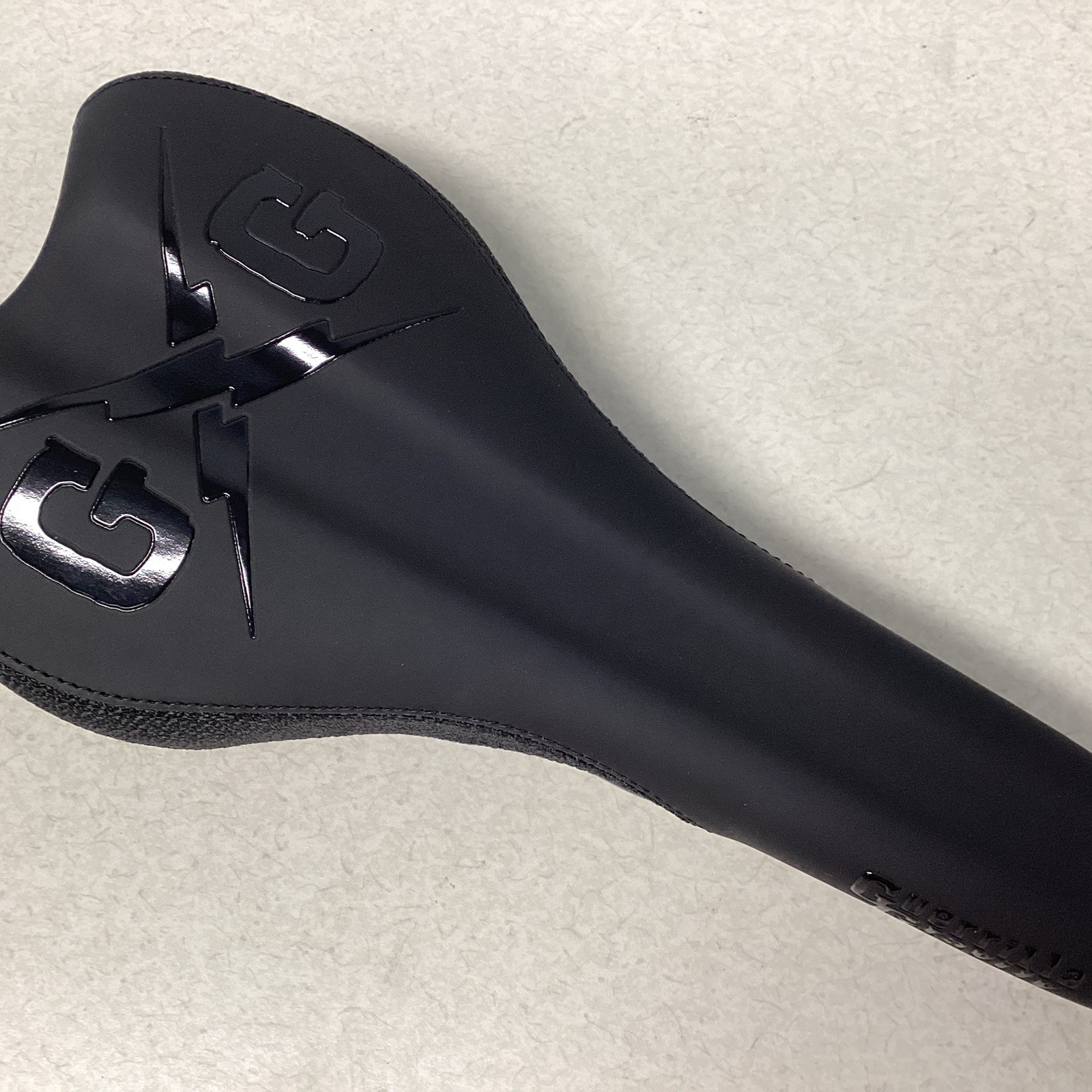 New SDG Radar Mountain Bike Saddle, Bicycle Seat – Black – Steel Rails 90’s MTB