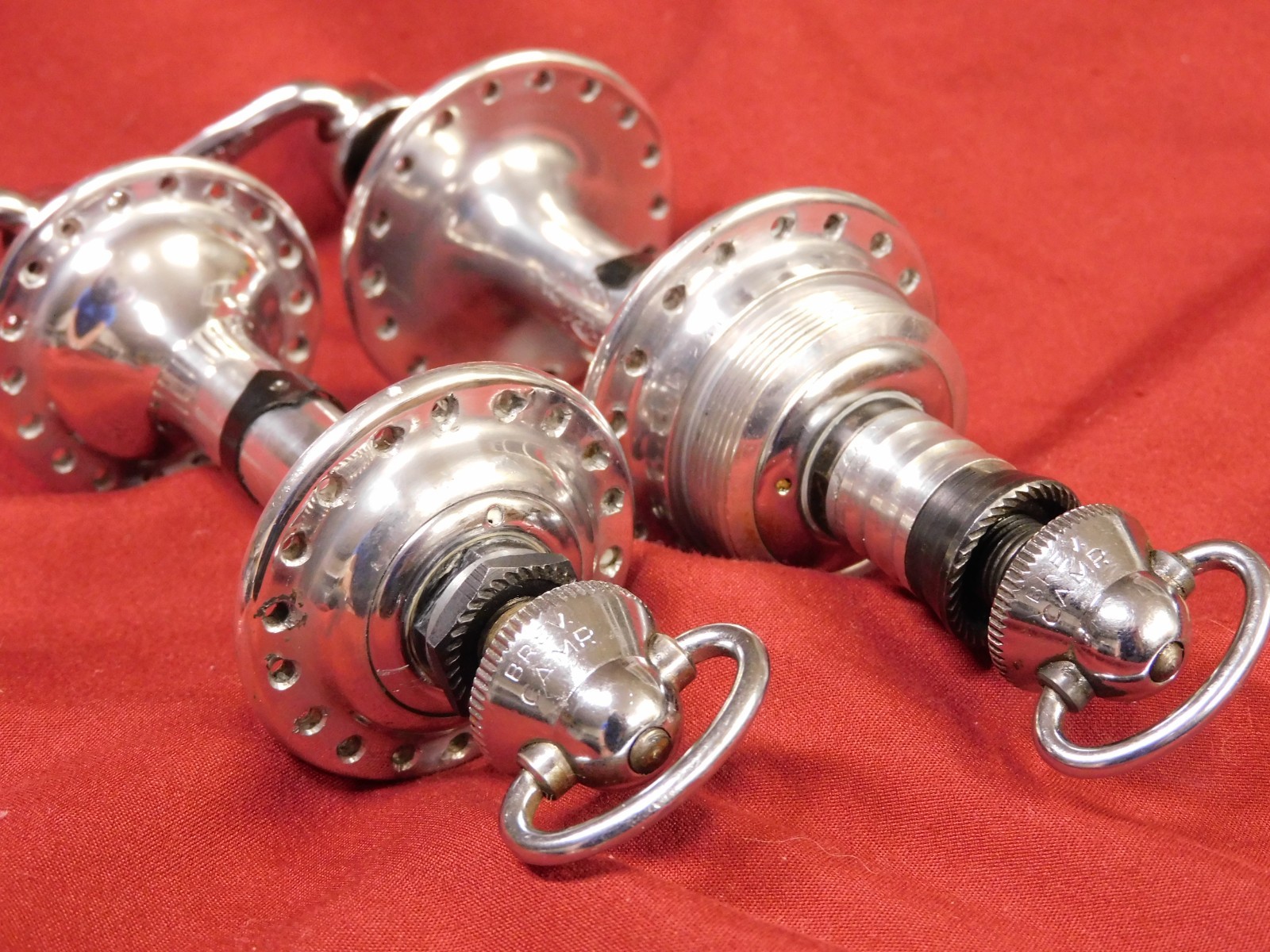 1981 Campagnolo #1034 Nuovo Record Low Flange Hubs & Skewers 36H Italian 35 x 24