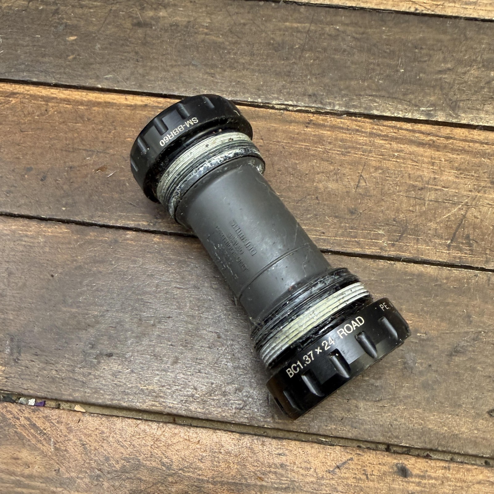Shimano Bottom Bracket SM-BBR60 68mm BSA 1.37×24 Road Hollowtech II Black