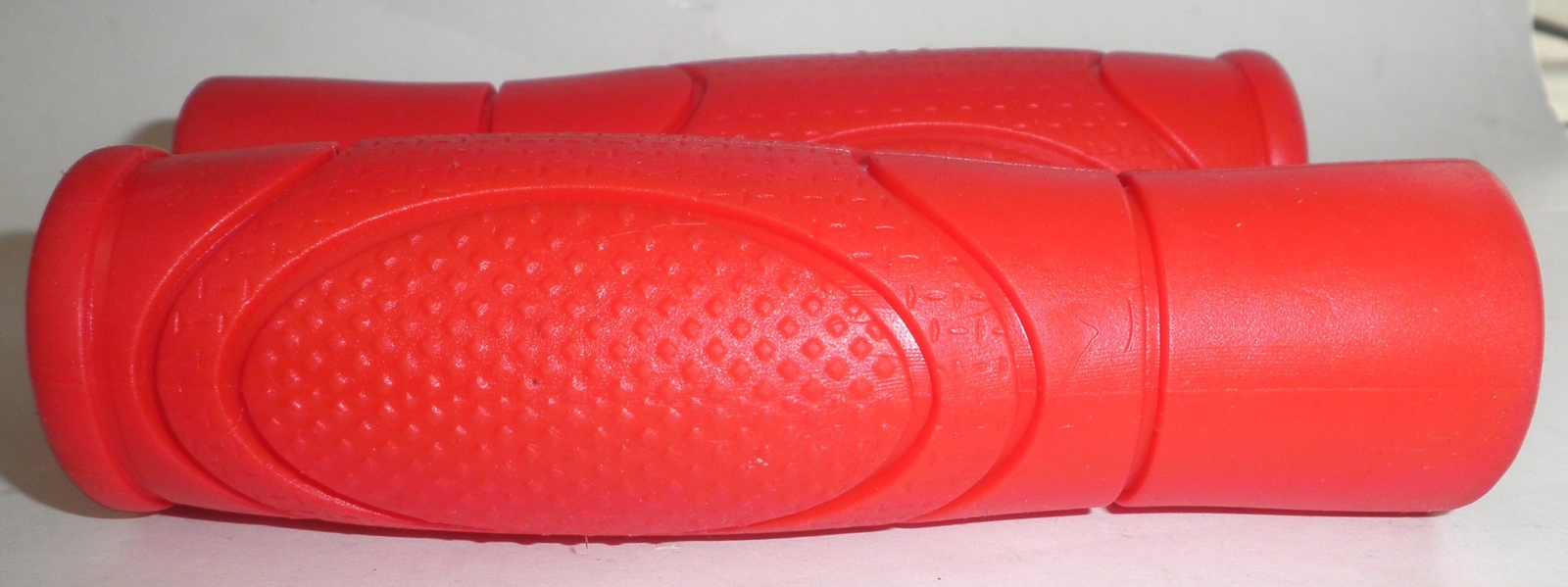 RED RUBBER BICYCLE HANDLEBAR GRIPS BIKE PARTS 336-1