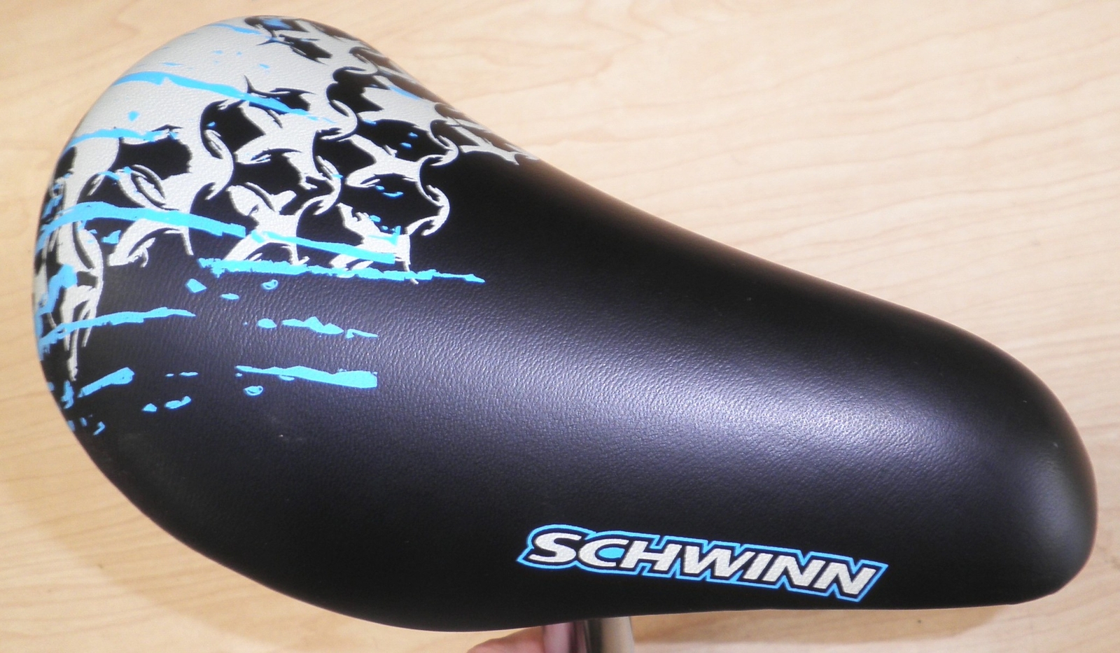 SCHWINN KIDS’ BLACK BIKE SADDLE/SEAT W/INTEGRADED SEATPOST 194-2