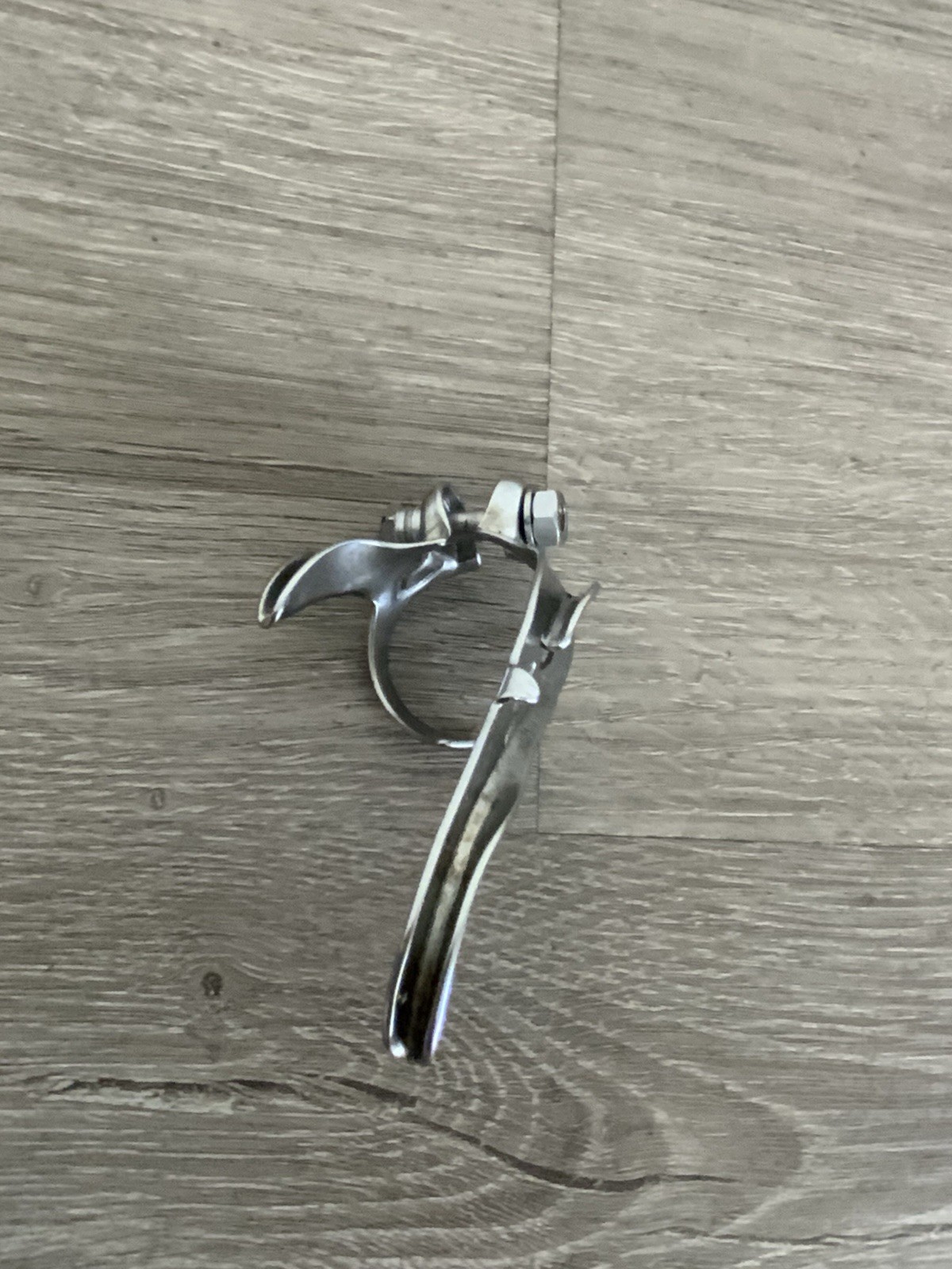 ZEUS DOWN-TUBE CABLE GUIDE FOR DOUBLE ONE INCH CLAMP APPEARS UNUSED