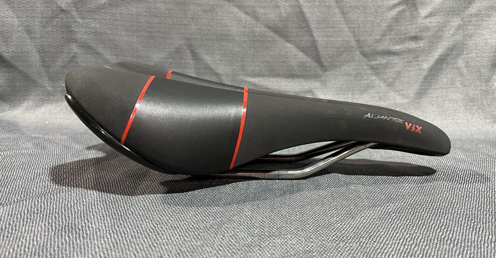 Fi’zi:k Aliante VSX Saddle Road / Gravel 140 x 265mm 7 x 7 K:ium Rails Fizik