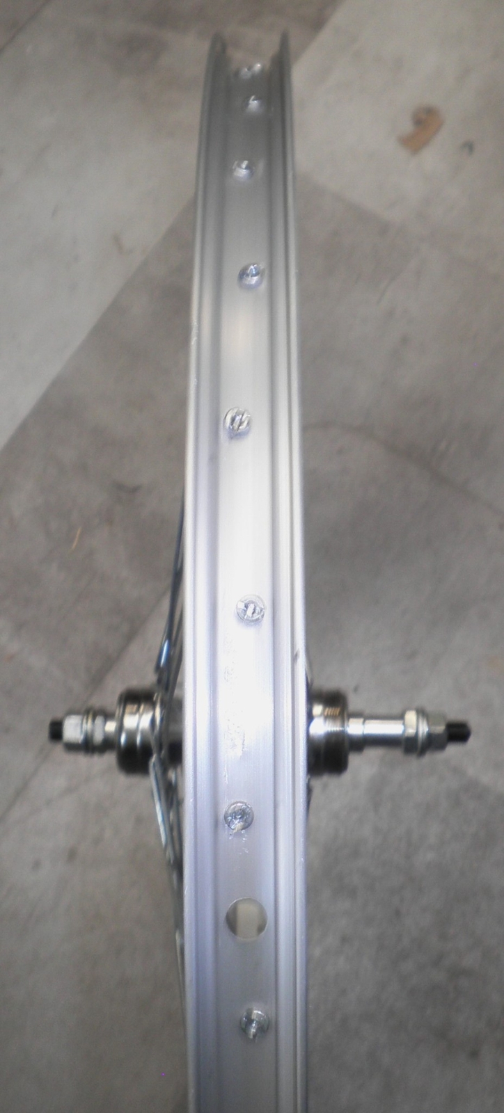 SILVER 24″ X 1.5/1.75 ALUMINUM REAR CRUISER BIKE RIM/HUB RWH38