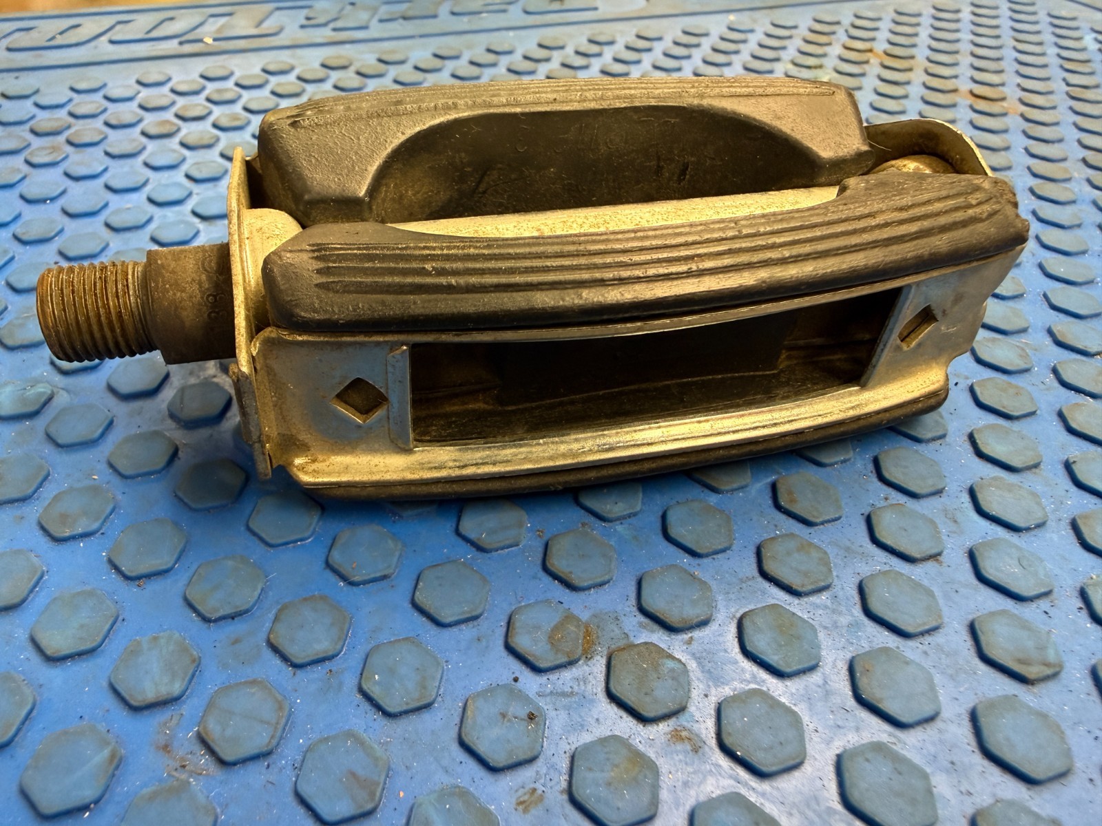 Vintage Schwinn Approved Union U30 «bow-trap» Bicycle Pedals see pictures