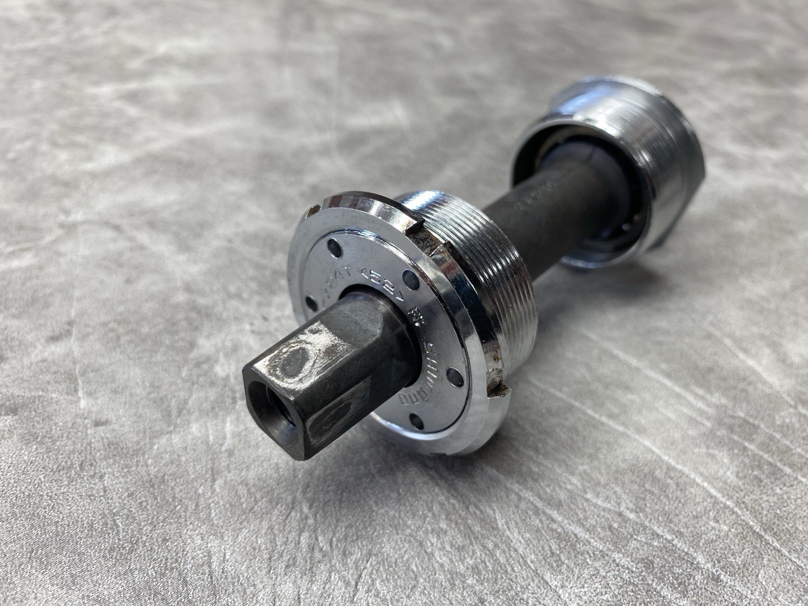 Shimano 600 Arabesque English/BSA Bottom Bracket