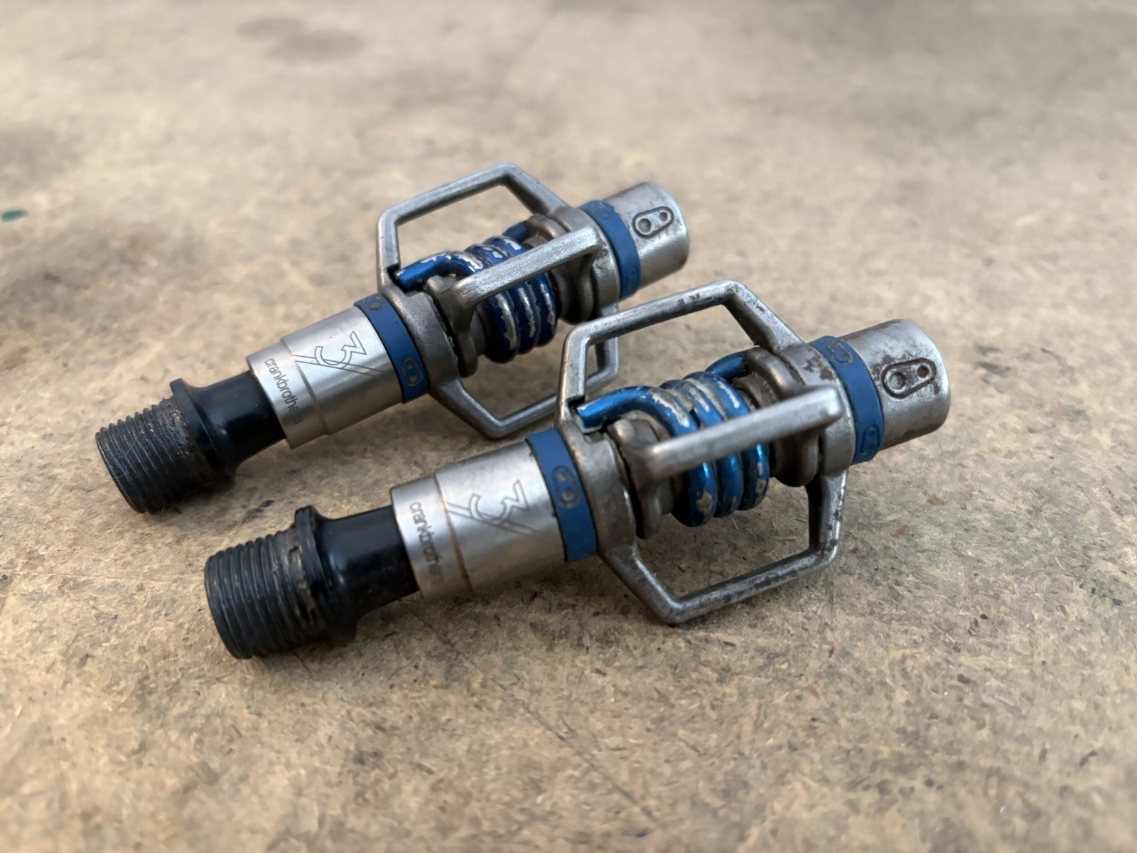 Crankbrothers Eggbeater 3 Mountain Bike Clip-In Bike Pedals – Blue