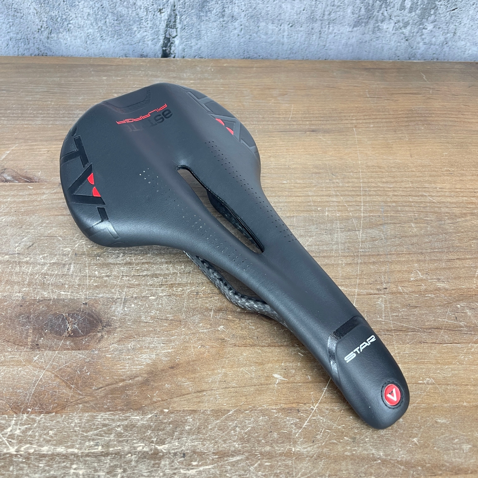 Astute Pilargo Star Carbonio 7x9mm Carbon Rails 145mm Road Bike Saddle