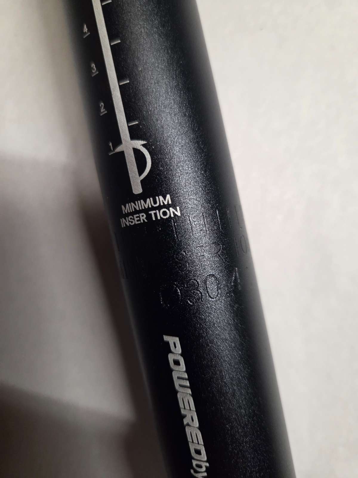 FMF Sport BLACK ALUMINUM 30.4mm DIA SEAT POST W/MOUNTING BRACKET