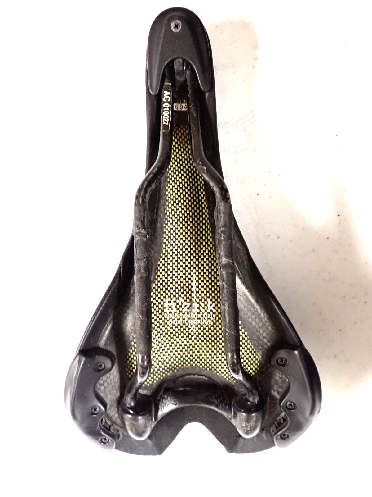 Fizik Aliante Twin Flex Road Bike Perforated Saddle with Carbon Braided Rails