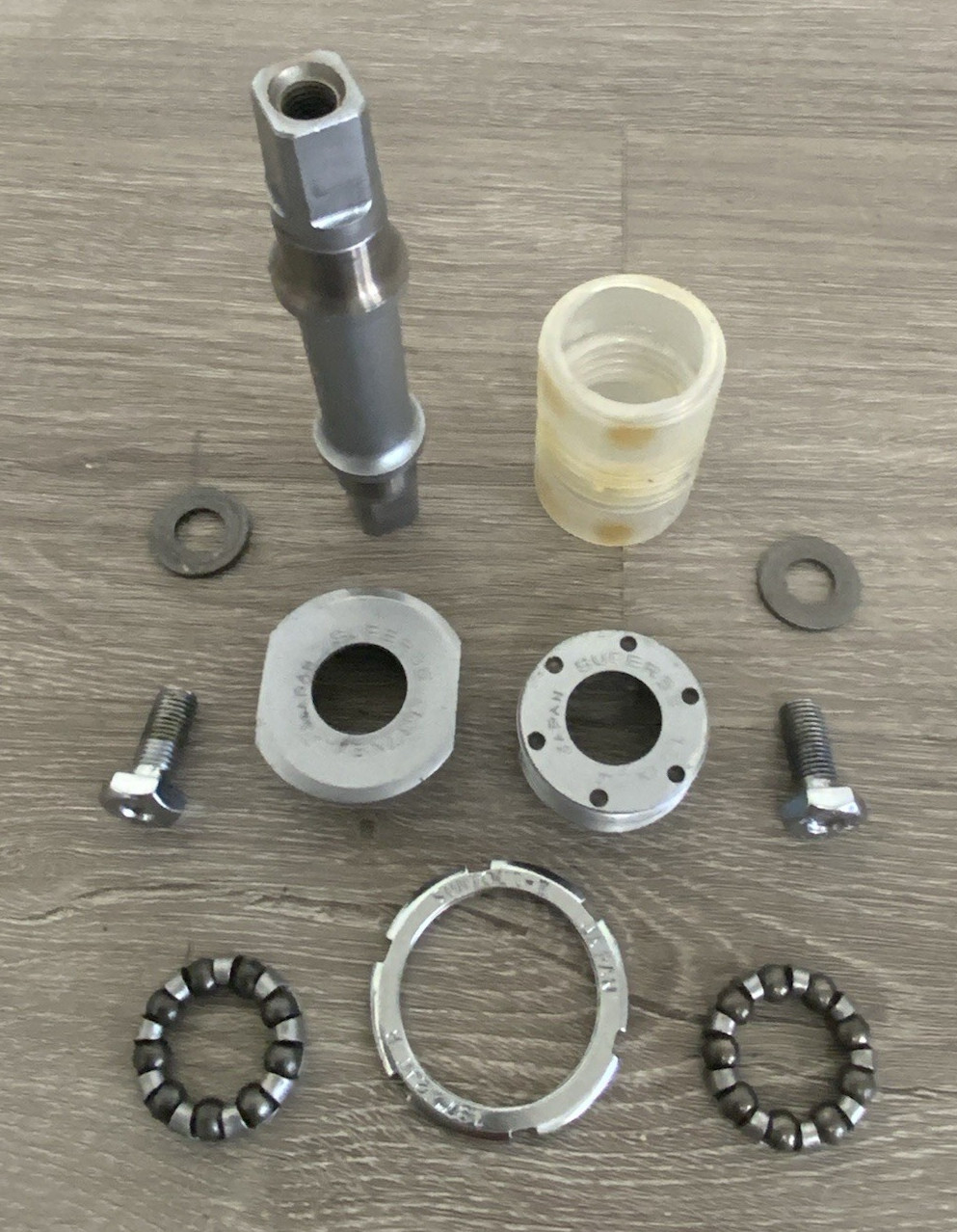SUNTOUR SUPERBE BOTTOM BRACKET BRITISH THREADED 68-114 MM