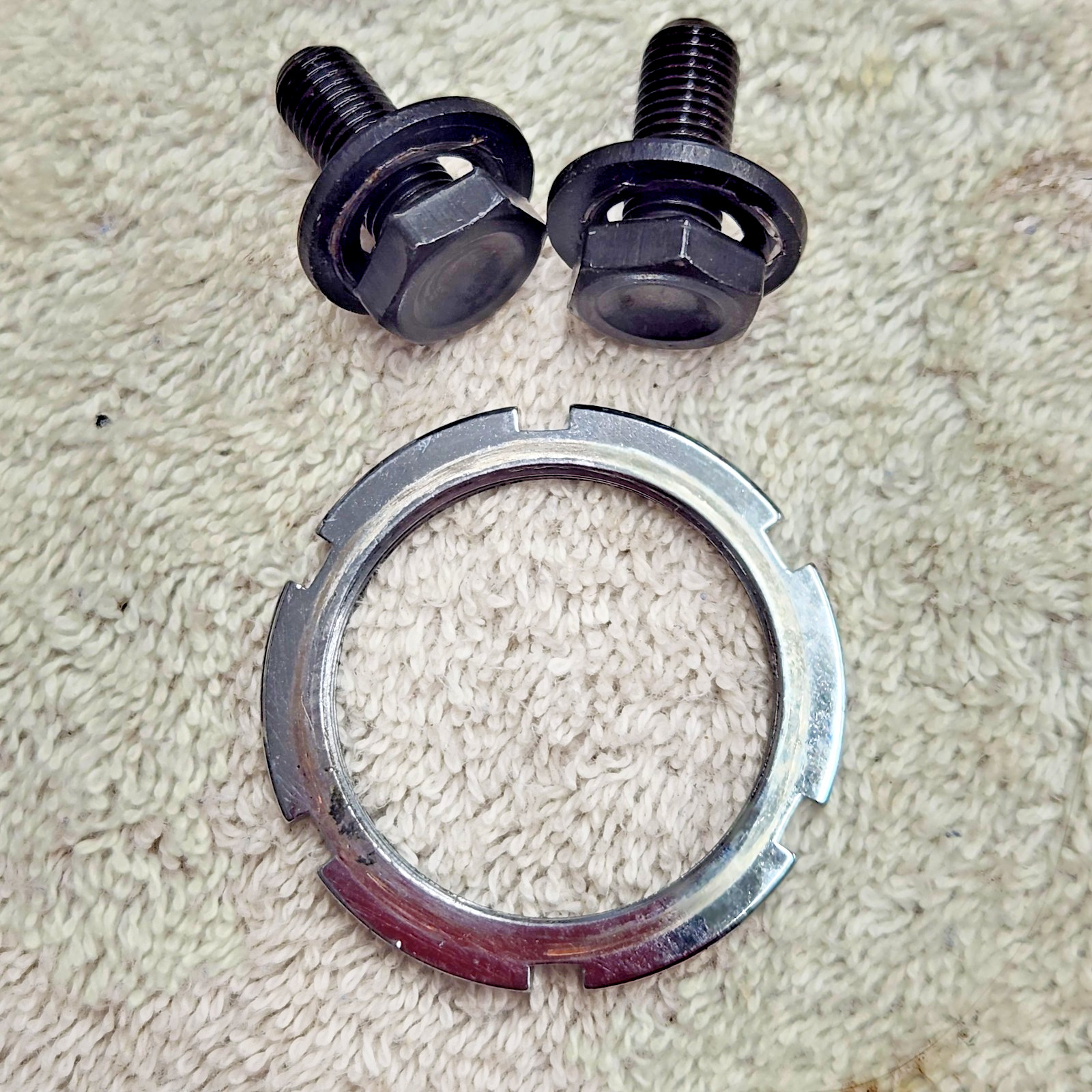 Hatta 1.37 x 24T Bottom Bracket Cups, bearings, locking ring, fixing bolts