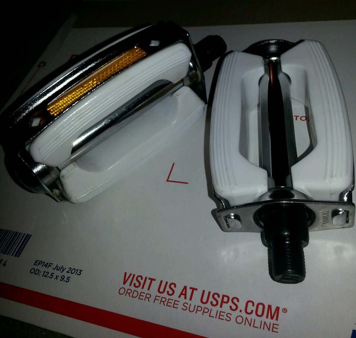 WHITE SCHWINN STINGRAY KRATE BICYCLE BOW PEDALS VINTAGE CRUISER BIKE PEDAL 1/2″