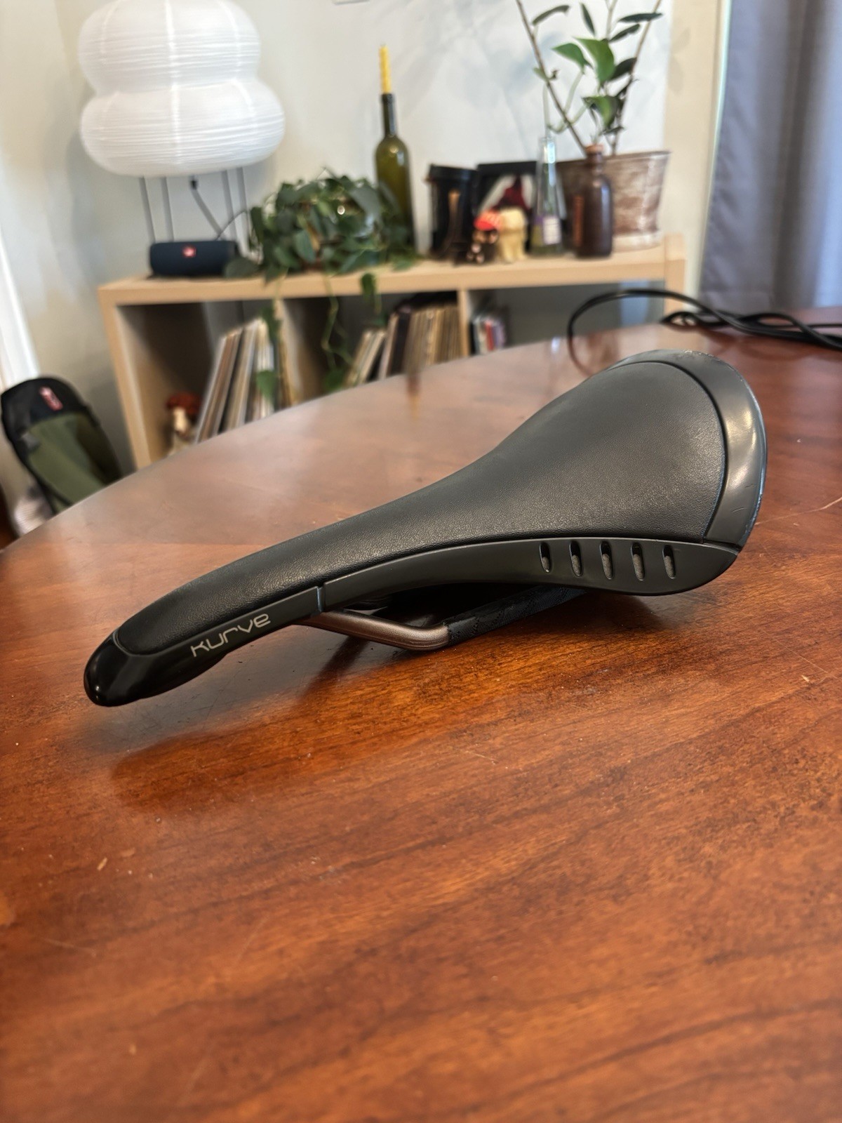 Fizik Kurve Bicycle Saddle Carbon Fiber Leather Black