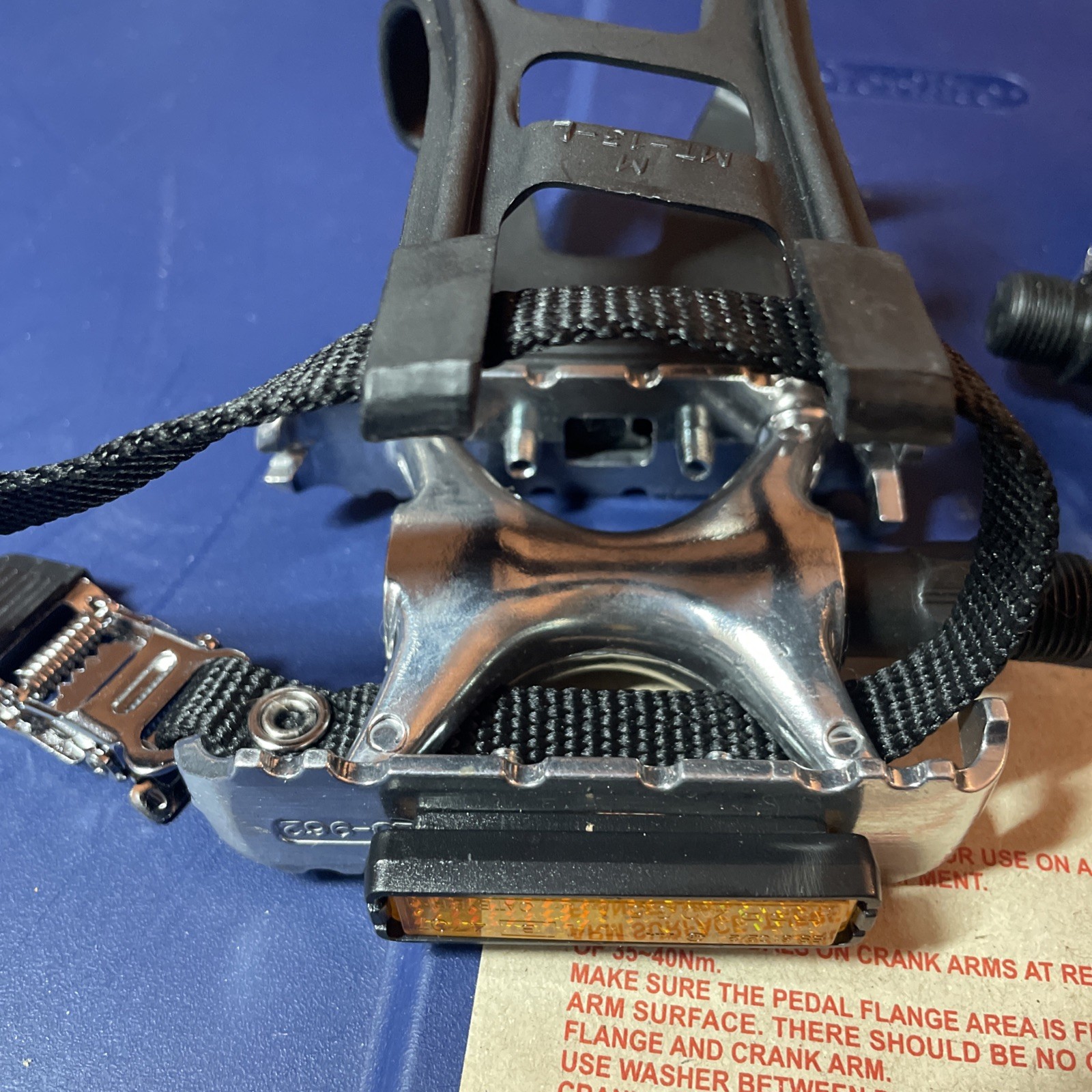 Wellgo LU-962 Pedals Silver with Power Grips Straps