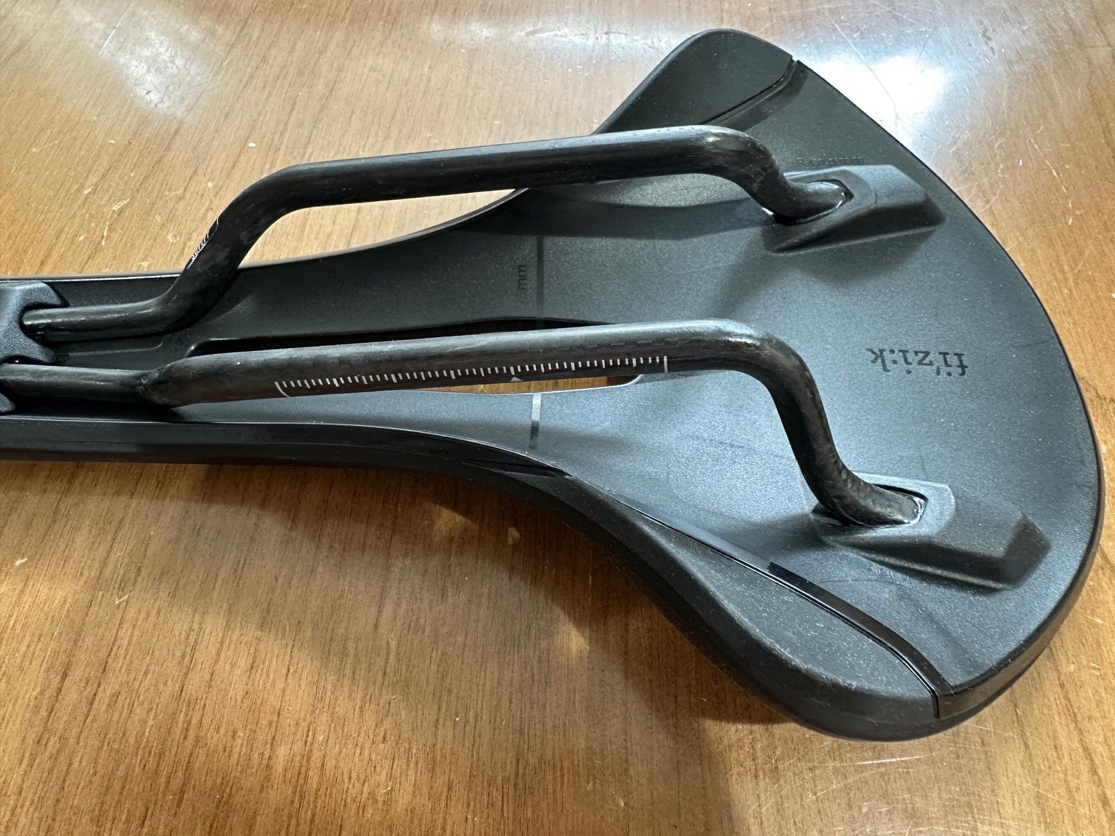 Fizik Vento Antares R1 150 mm Road Cycling Bike Saddle CARBON Rails, Black