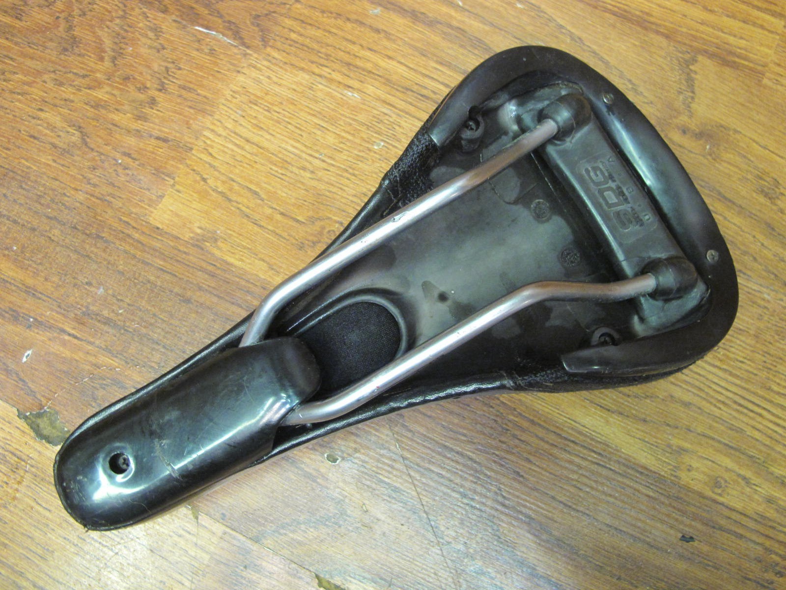 SDG GRAND PRIX RACING SADDLE