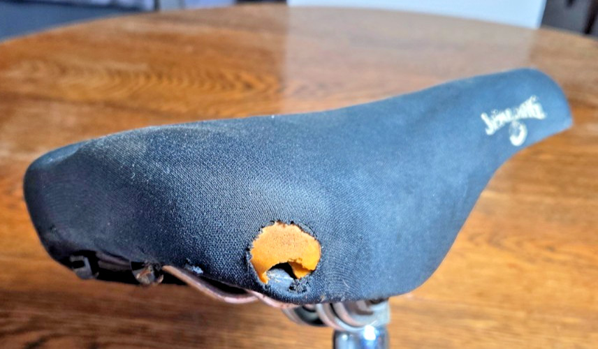Vintage UKONG 8708 Black Synthetic Bicycle Saddle/Seat w/ 7″ Seat Post